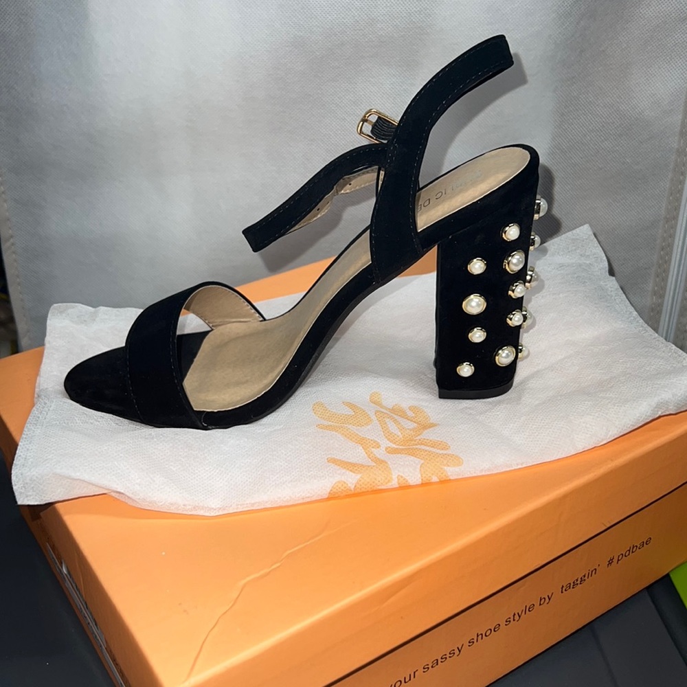 Women Pearl heels